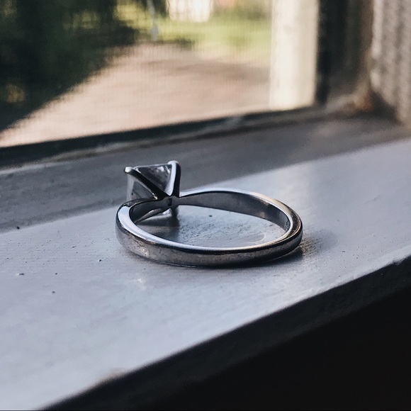 Sterling Silver Solitaire Princess Cut CZ Ring Sz8 - Picture 6 of 11